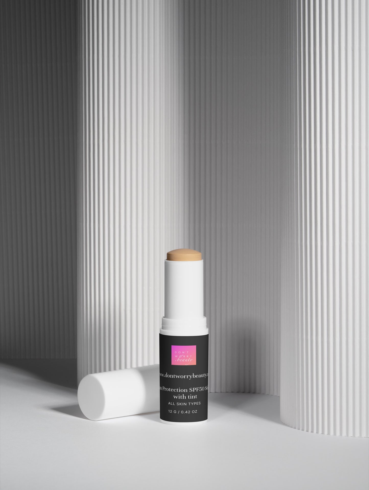 Don't Worry Beauty apsauginis pieštukas nuo saulės SPF50 (su prisitaikančia spalva), 12 g