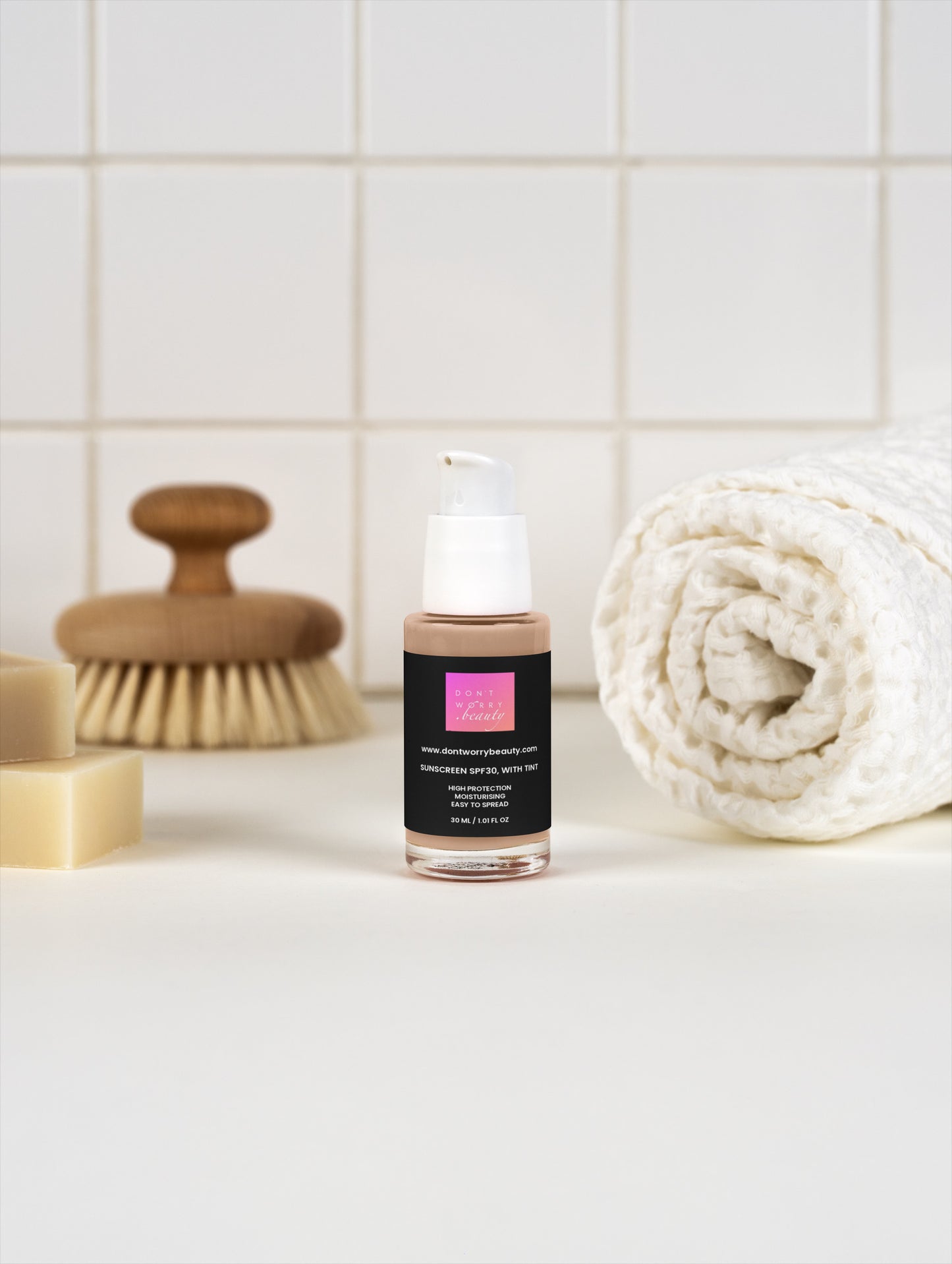 Don’t Worry Beauty apsauginis veido kremas nuo saulės su atspalviu SPF30, 30 ml