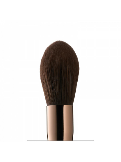 DELILAH BLUSHER/HIGHLIGHTER BRUSH skaistalų ir švytėjimo suteikiančios priemonės šepetėlis